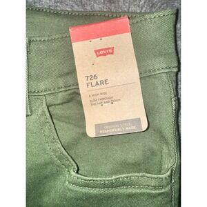 Levis 726 Flare High Rise Slim Olive Green Jeans Womens 29x32 NEW